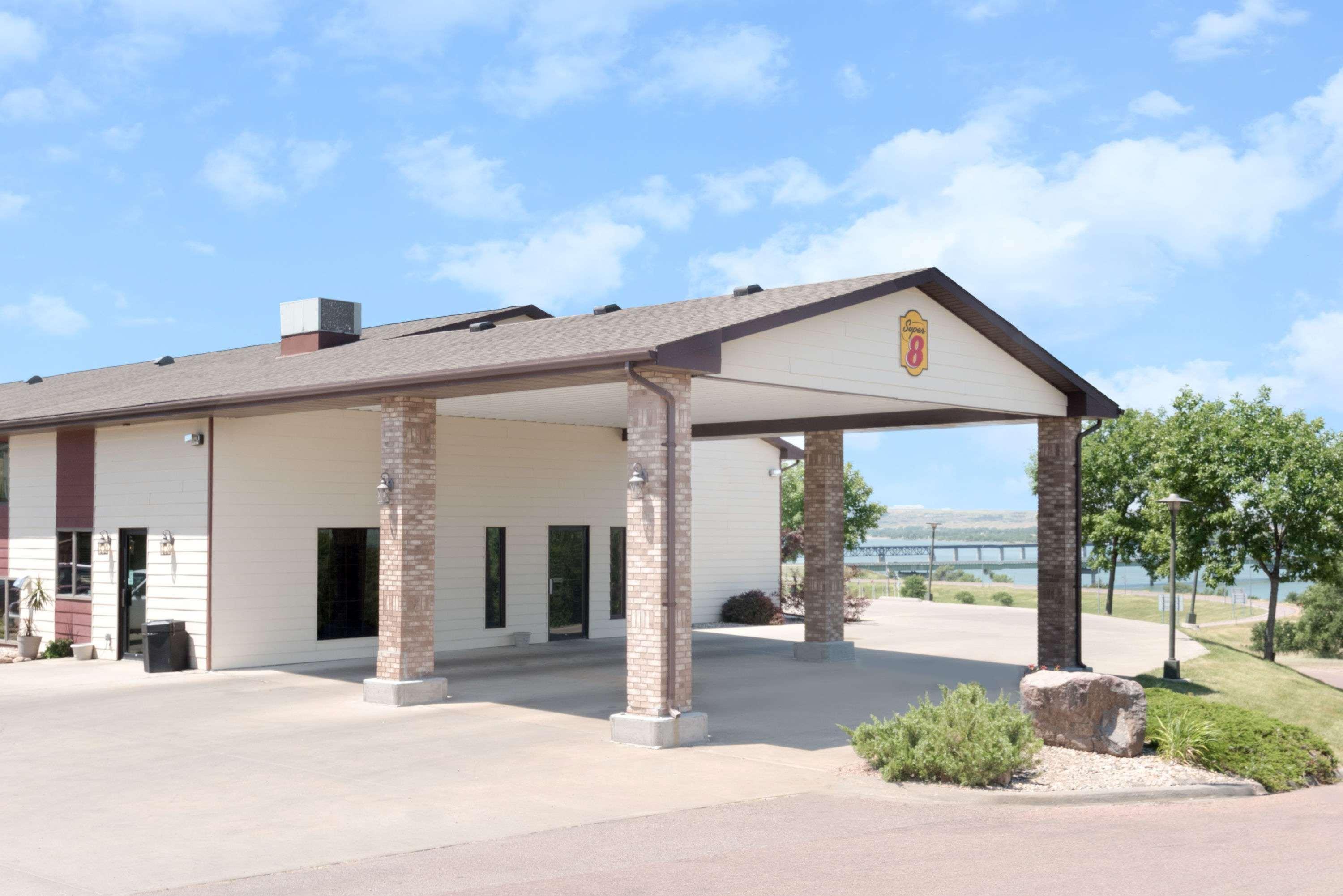 Hotel Super 8 By Wyndham Chamberlain Sd Exterior foto