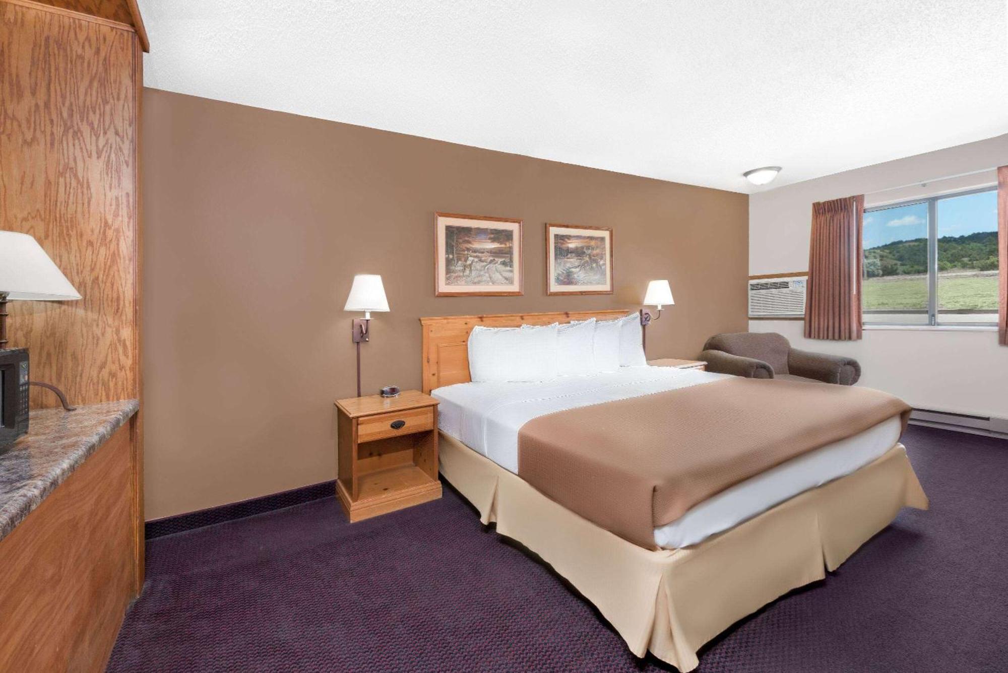 Hotel Super 8 By Wyndham Chamberlain Sd Exterior foto